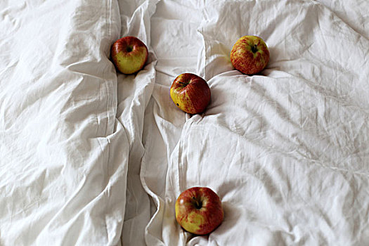 苹果,床上