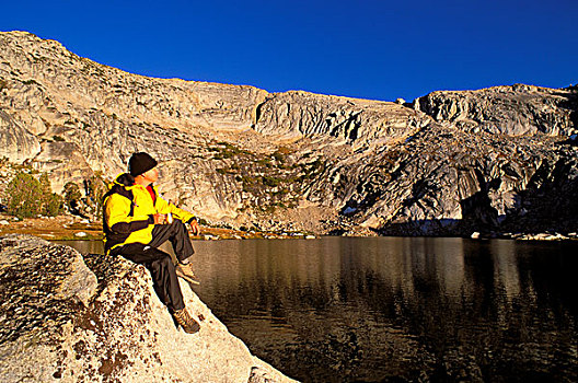 攀登,享受,夜光,岸边,年轻,湖,区域,优胜美地国家公园,加利福尼亚