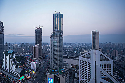 市中心建筑夜景