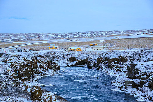 冰岛溪流瀑布
