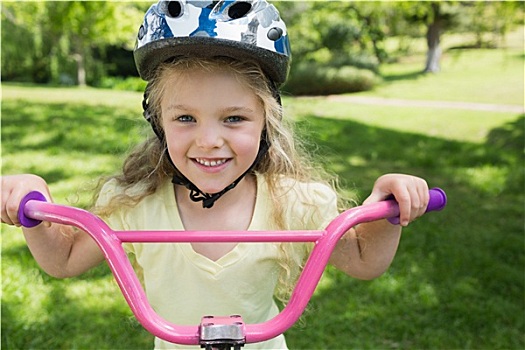 特写,小女孩,自行车,公园