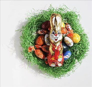 复活节草巢,复活节巧克力兔,蛋