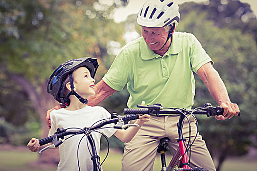 高兴,爷爷,孙女,自行车,晴天