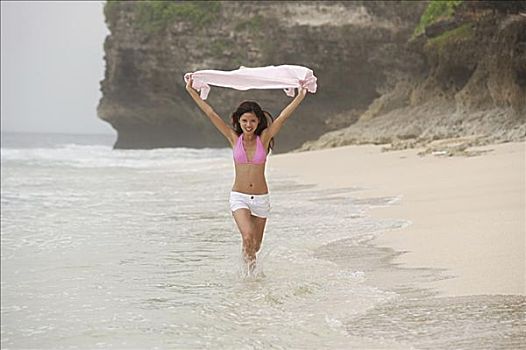 女人,粉色,比基尼,海滩,拿着,围巾,空中