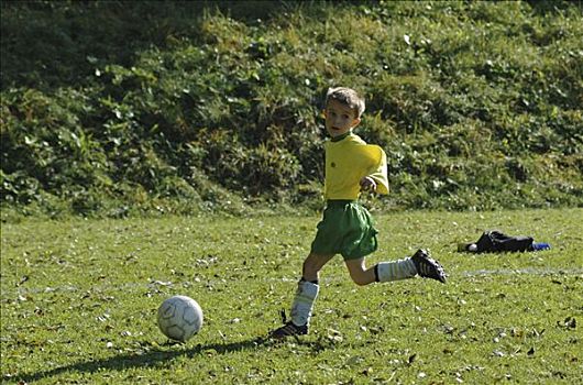 男孩,6岁,玩,足球