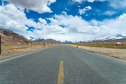 新疆塔什库尔干县中巴友谊公路沿途风光