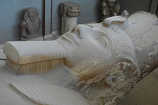 埃及拉姆西斯二世石像