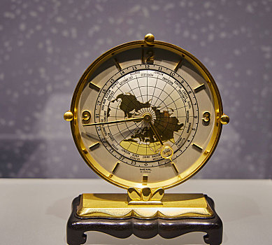 辽宁省大连博物馆馆藏文物,瑞士20世纪金属制航海天文钟