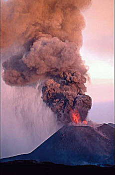 火山喷发景观