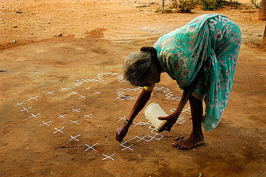老太太,象征,地上,正面,家,泰米尔纳德邦,印度南部,一月,2005年