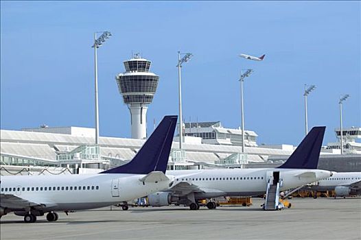 机场,慕尼黑,飞机场,塔,飞机,蓝色,天空,晴朗,航站楼,停放,公园,乘客,客机,商业,班机,降落,开端,开始,离开,站立,到达