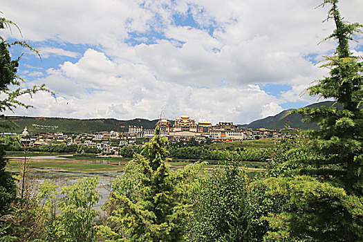 松赞林寺