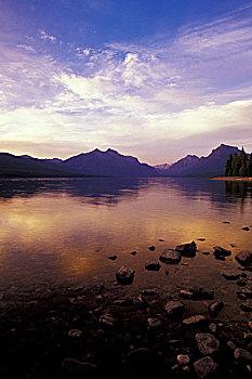 美国,蒙大拿,冰河国家公园,日落,麦克唐纳湖