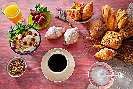 咖啡,早餐,橙汁,牛角面包,面包,草莓
