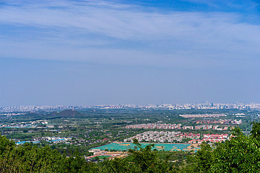 蓝天下北京西山森林公园视角俯瞰城市全景