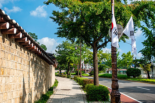 韩国首尔景福宫宫墙外的道路