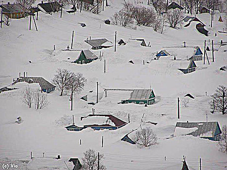 大雪埋村