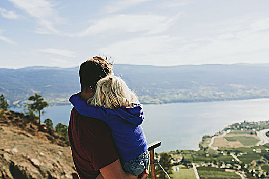 父亲,年轻,女儿,向外看,上方,湖,不列颠哥伦比亚省,加拿大