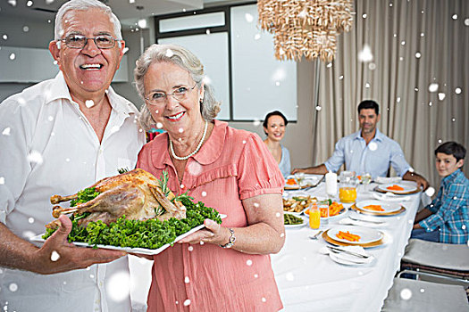 祖父母,拿着,鸡肉,烤,家庭,餐桌