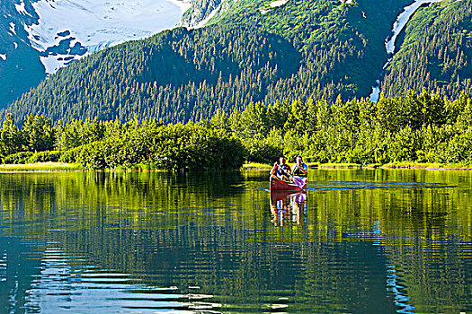 两个人,独木舟,一前一后,湖,楚加奇山,背景,楚加奇国家森林,阿拉斯加,夏天