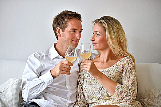 男人,女人,情侣,沙发,相爱,葡萄酒,玻璃