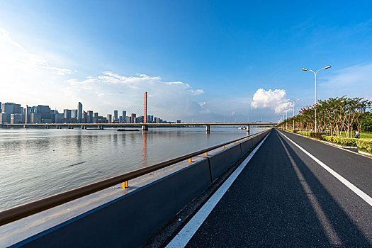 高速公路,城市天际线