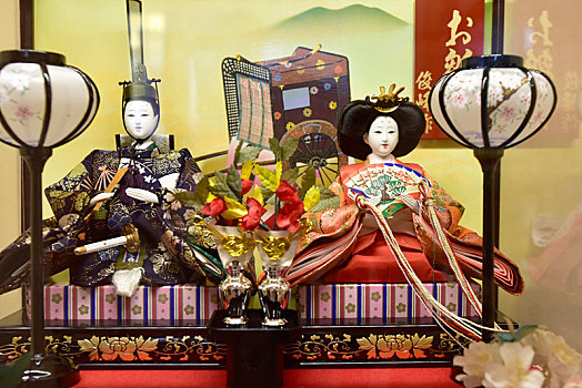 日本天皇夫妇主题的布偶