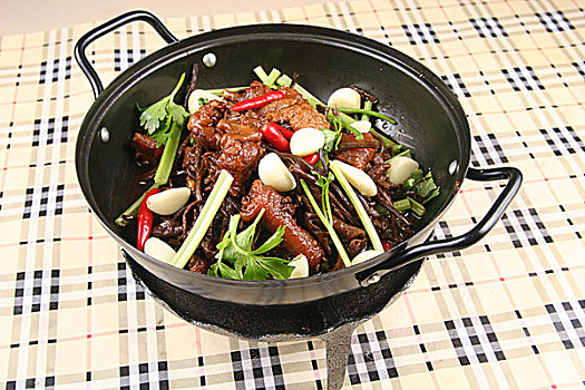 茶树菇土鸡锅