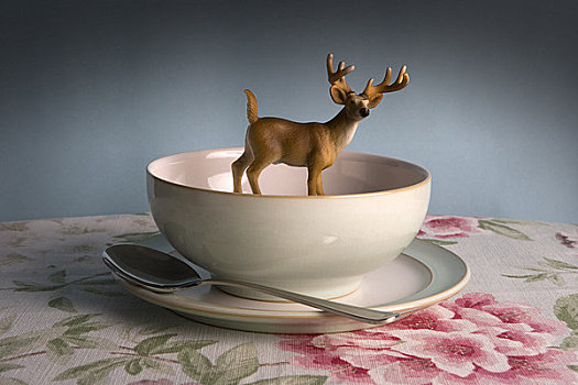 鹿,小雕像,茶杯,碟,勺子