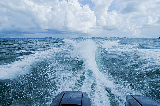 海浪,浪花,溅起,水浪,波纹,大浪,浪,水花,海,海水,海平面,大海,起航,启航,通行,航行,行驶,飞驰