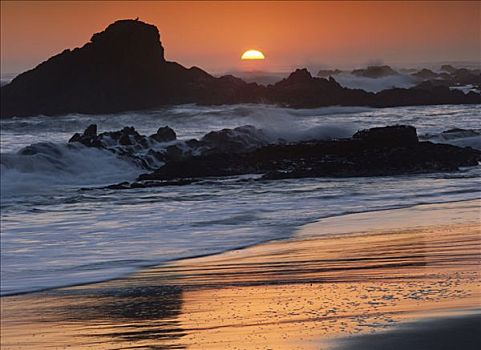 碰撞,海浪,岩石上,日落,加利福尼亚