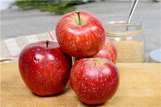 红苹果,木质背景