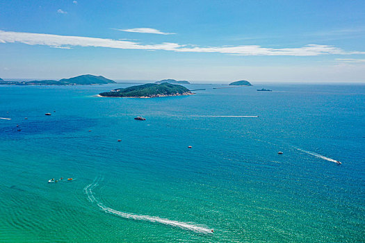 航拍海南三亚亚龙湾国家旅游度假区湛蓝海景