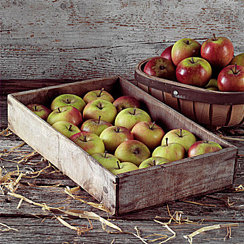 苹果,一个木制的,板条箱