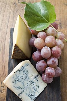 片,蓝纹奶酪,红葡萄