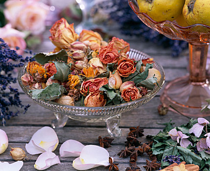 玻璃碗,干花,玫瑰,金盏花