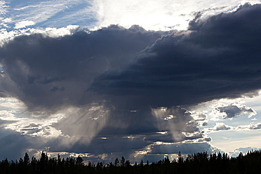 雷暴,积雨云,育空地区,加拿大