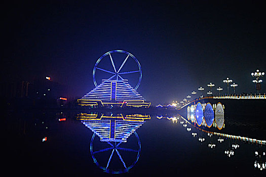 山东聊城举办运河灯会庆元宵水上花灯点亮古运河
