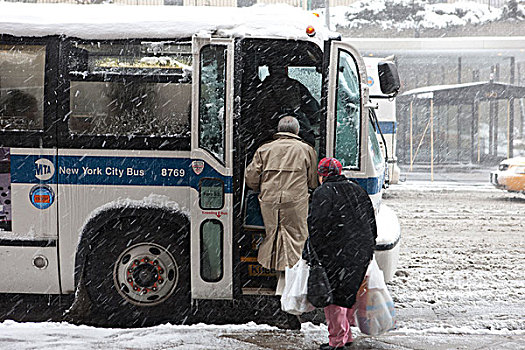 乘客,乘坐,巴士,雪,纽约,美国