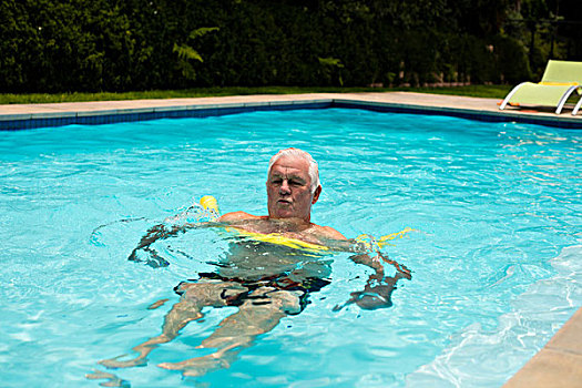老人,游泳,充气圈,游泳池