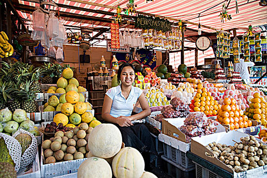 女青年,坐,水果,市场货摊,马尼拉,菲律宾
