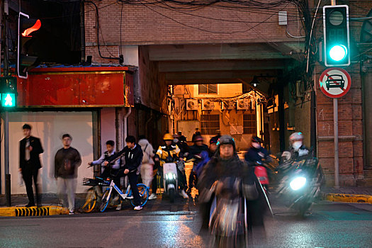 夜晚的上海街道