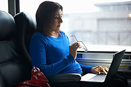 女人,旅行,列车,使用笔记本