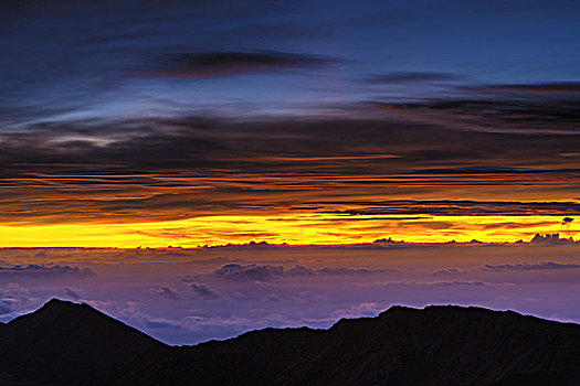 云,俯视,山峦,日出,哈雷阿卡拉火山,毛伊岛,夏威夷,美国