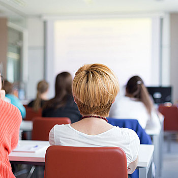 讲演,大学