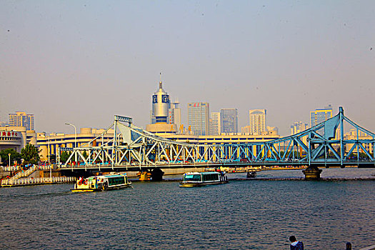 天津海河两岸傍晚建筑景色