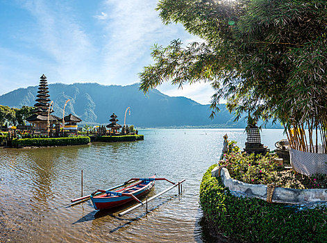 船,佛教,水,庙宇,普拉布拉坦寺,布拉坦湖,湖,巴厘岛,印度尼西亚,亚洲