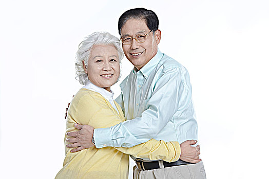 老年夫妇拥抱