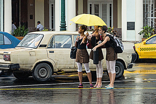 古巴,哈瓦那,三个女人,年轻,叫,出租车,街景