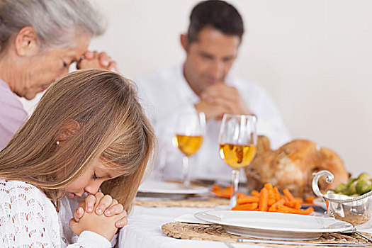 小女孩,饭前祷告,家庭,感恩节,晚餐